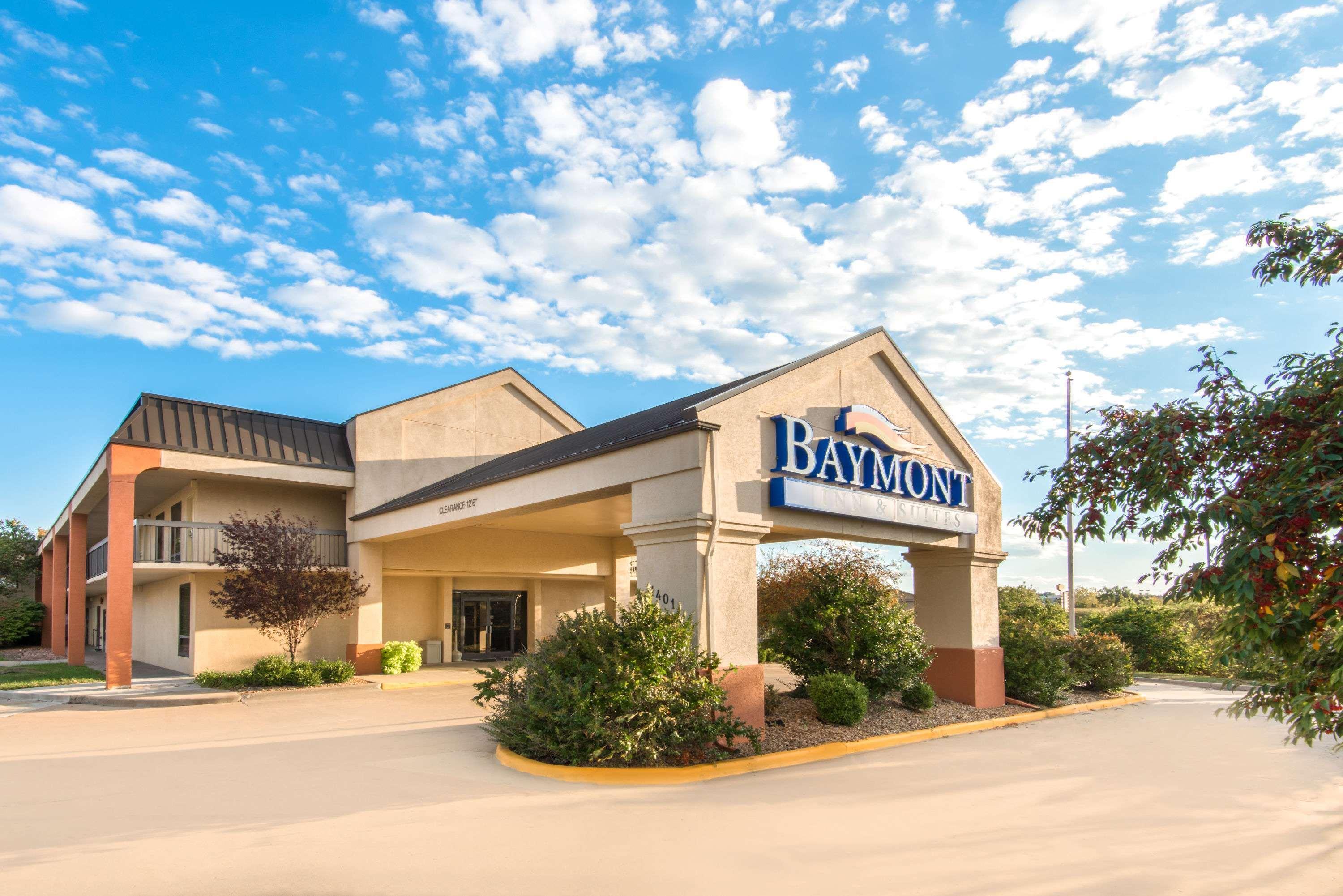 Baymont By Wyndham Topeka Buitenkant foto